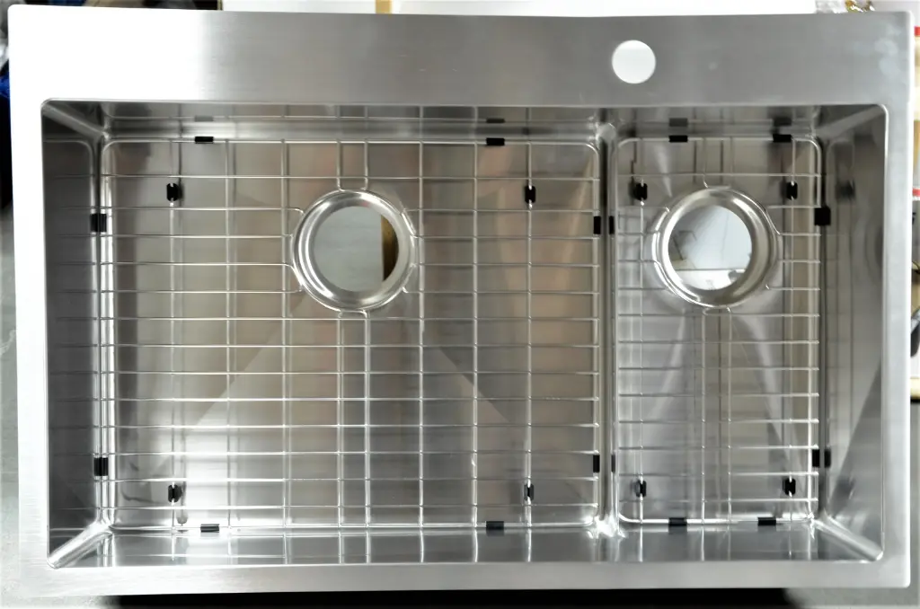 EVIER STAINLESS SUR-SOUS PLAN 1 CUVE ET DEMI 31 PO DIVISEUR BAS